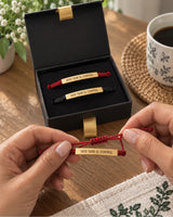 Pulseras “Dios Tiene el Control” — Set x2 + Estuche — mecanismo o preparación